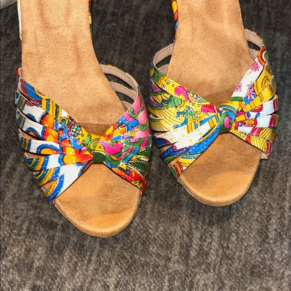 Colorful Women's Strappy Sandals - Picture 4 of 7